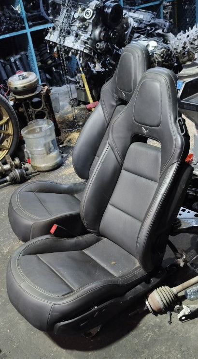 Used Chevrolet Corvette 2017 Front Seats – Driver & Passenger Side, مقاعد أمامية مستعملة لشفروليه كورفيت 2017 – جهة السائق والراكب