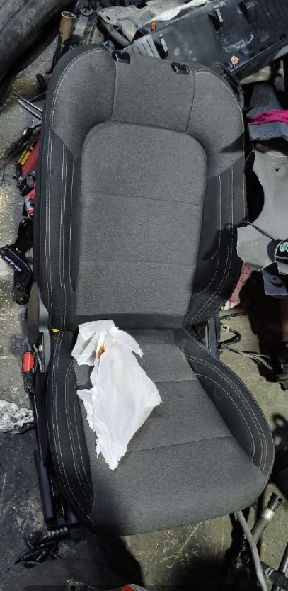 Used Ford Mustang 2024 Front Seats – Driver & Passenger Side,  مقاعد أمامية مستعملة لفورد موستانج 2024 – جهة السائق والراكب