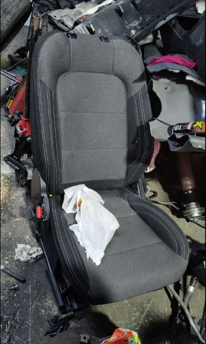Used Ford Mustang 2024 Front Seats – Driver & Passenger Side,  مقاعد أمامية مستعملة لفورد موستانج 2024 – جهة السائق والراكب