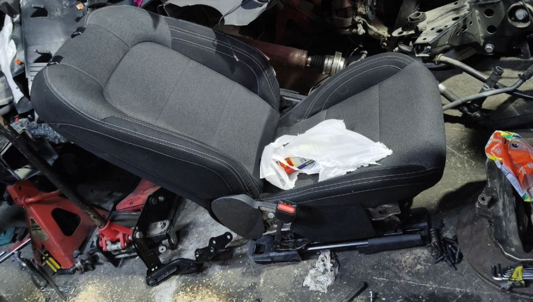 Used Ford Mustang 2024 Front Seats – Driver & Passenger Side,  مقاعد أمامية مستعملة لفورد موستانج 2024 – جهة السائق والراكب