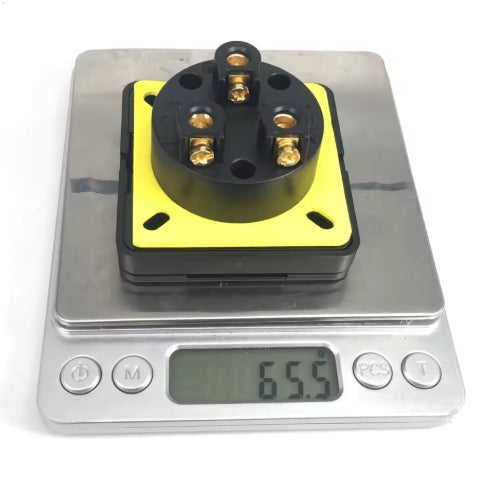 Universal Waterproof Industrial Socket – EU/US/AU/UK 10/16A 250V AC Power Connector with IP44 Cover قابس صناعي عالمي مقاوم للماء – مقبس طاقة 10/16 أمبير 250 فولت مع غطاء حماية IP44 مناسب لمعايير EU/US/AU/UK