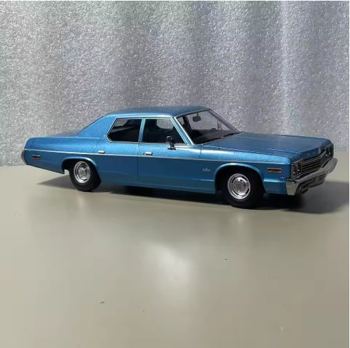 1:18 Dodge Monaco 1974 C-Body Metal Alloy Car Model, Third Generation Four-Door Hardtop Sedan Collector’s Simulator مجسم سيارة 1:18 دودج موناكو 1974 من سبائك معدنية, الجيل الثالث، سيدان هارد توب بأربعة أبواب، نموذج محاكاة للمقتنين