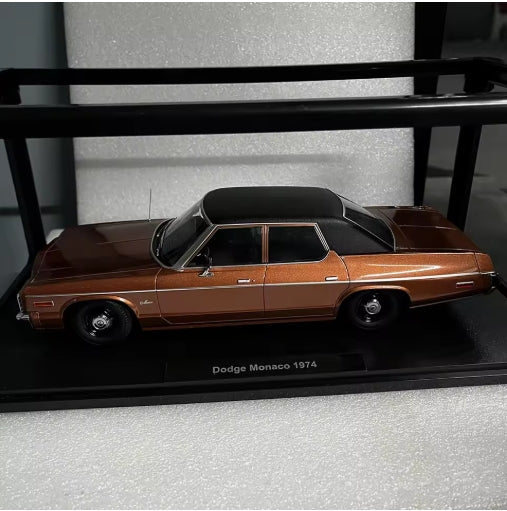 1:18 Dodge Monaco 1974 C-Body Metal Alloy Car Model, Third Generation Four-Door Hardtop Sedan Collector’s Simulator مجسم سيارة 1:18 دودج موناكو 1974 من سبائك معدنية, الجيل الثالث، سيدان هارد توب بأربعة أبواب، نموذج محاكاة للمقتنين
