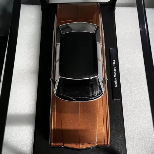 1:18 Dodge Monaco 1974 C-Body Metal Alloy Car Model, Third Generation Four-Door Hardtop Sedan Collector’s Simulator مجسم سيارة 1:18 دودج موناكو 1974 من سبائك معدنية, الجيل الثالث، سيدان هارد توب بأربعة أبواب، نموذج محاكاة للمقتنين