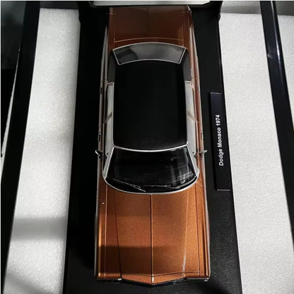 1:18 Dodge Monaco 1974 C-Body Metal Alloy Car Model, Third Generation Four-Door Hardtop Sedan Collector’s Simulator مجسم سيارة 1:18 دودج موناكو 1974 من سبائك معدنية, الجيل الثالث، سيدان هارد توب بأربعة أبواب، نموذج محاكاة للمقتنين