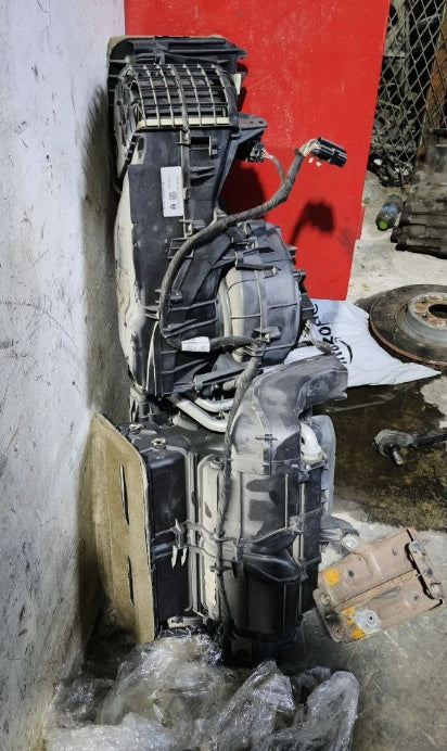 Used Ford Mustang 2025 A/C Evaporator & Heater Core Assembly –  تجميع مبخر ومبادل حرارة نظام التكييف مستعمل لفورد موستانج 2025
