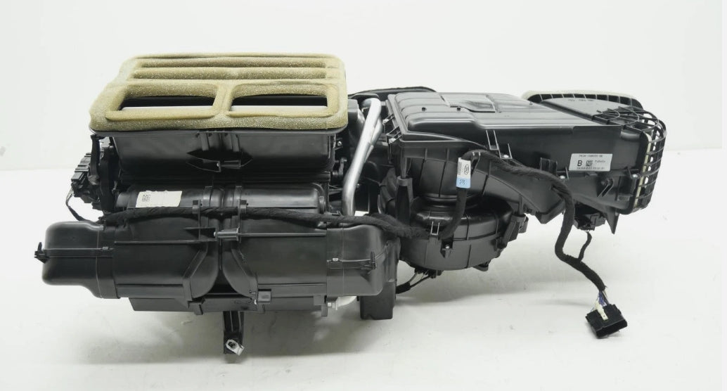 Used Ford Mustang 2025 A/C Evaporator & Heater Core Assembly –  تجميع مبخر ومبادل حرارة نظام التكييف مستعمل لفورد موستانج 2025