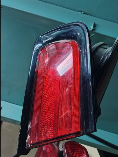 Used Set of 2 Tail Lights for Dodge Charger 2011-2014 – Driver & Passenger Side Outer,  زوج أضواء خلفية مستعملة لدودج تشارجر 2011–2014 – الجهة الخارجية للسائق والراكب