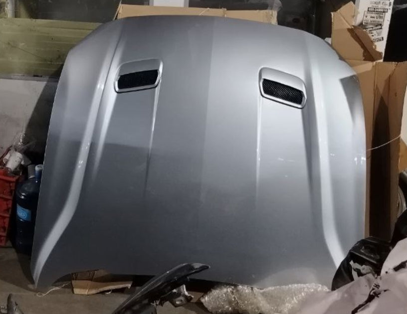 Ford Mustang 2018 to 2023 front Bonnet – New, 8-Cylinder, Durable & Stylish Replacement غطاء محرك أمامي جديد لفورد موستنج 2018 إلى 2023 – مناسب لمحرك 8 سلندر، تصميم أنيق ومتين، بديل عالي الجودة يمنح السيارة مظهراً رياضياً مميزاً.