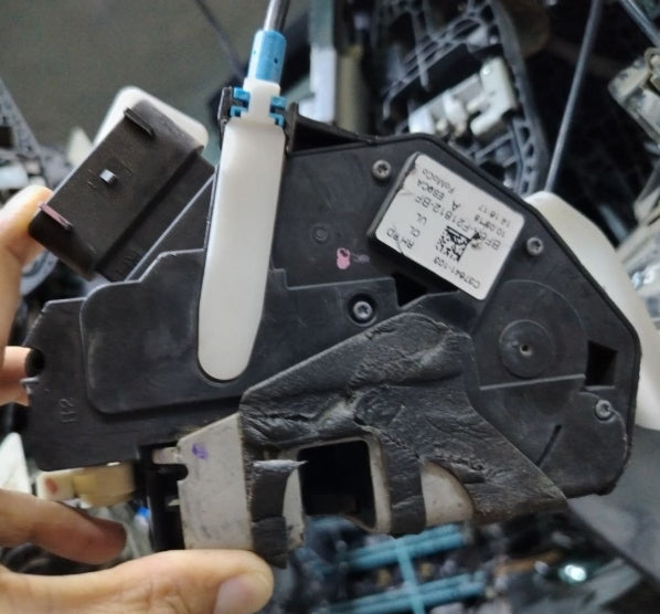 Used Ford Mustang GT 2015-2023 Passenger Door Latch Lock Actuator –مُشغل/قفل باب الراكب مستعمل لفورد موستانج GT 2015–2023