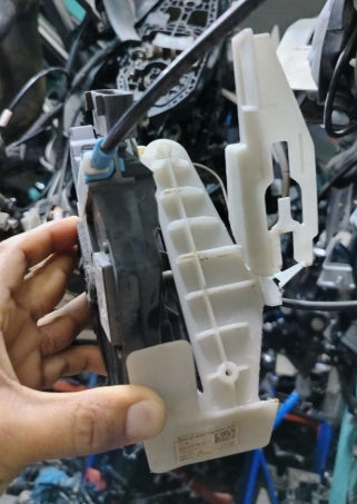 Used Ford Mustang GT 2015-2023 Passenger Door Latch Lock Actuator –مُشغل/قفل باب الراكب مستعمل لفورد موستانج GT 2015–2023