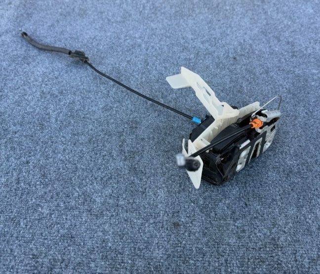 Used Ford Mustang GT 2015-2023 Passenger Door Latch Lock Actuator –مُشغل/قفل باب الراكب مستعمل لفورد موستانج GT 2015–2023