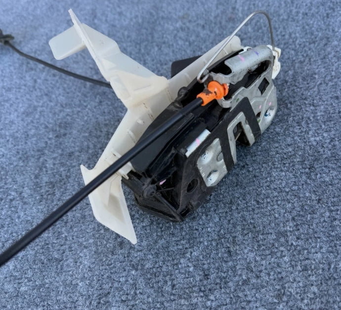 Used Ford Mustang GT 2015-2023 Passenger Door Latch Lock Actuator –مُشغل/قفل باب الراكب مستعمل لفورد موستانج GT 2015–2023