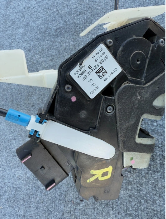 Used Ford Mustang GT 2015-2023 Passenger Door Latch Lock Actuator –مُشغل/قفل باب الراكب مستعمل لفورد موستانج GT 2015–2023