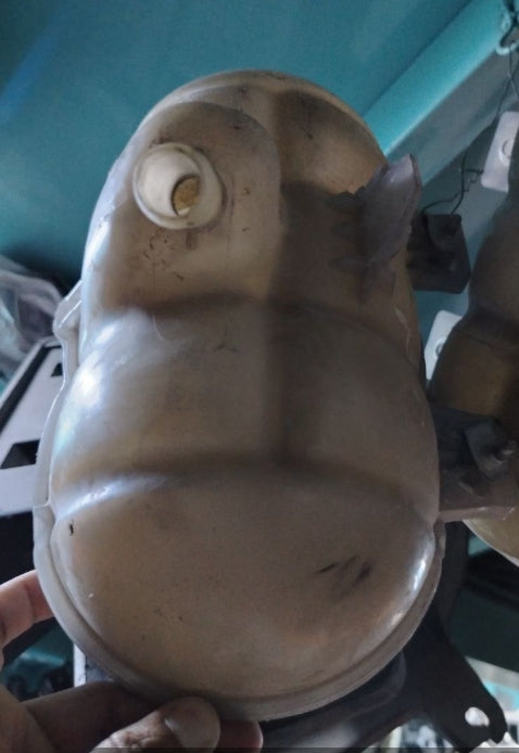 Used Ford Mustang 2015-2023 Coolant Expansion Tank –  خزان تمدد سائل التبريد مستعمل لفورد موستانج 2015–2023