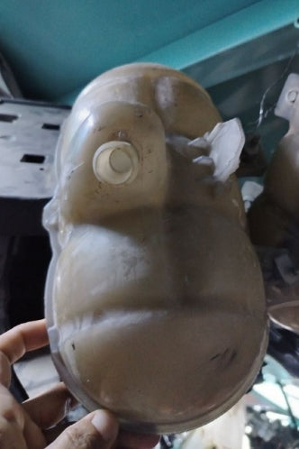 Used Ford Mustang 2015-2023 Coolant Expansion Tank –  خزان تمدد سائل التبريد مستعمل لفورد موستانج 2015–2023