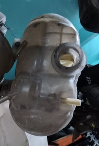 Used Ford Mustang 2015-2023 Coolant Expansion Tank –  خزان تمدد سائل التبريد مستعمل لفورد موستانج 2015–2023