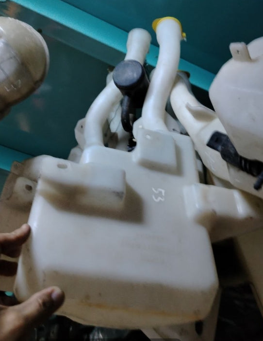 Used Ford Mustang 2018-2022 Washer Water Tank – Windshield Reservoir,  خزان مياه المساحات مستعمل لفورد موستانج 2018–2022 – خزان الزجاج الأمامي