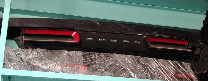 Used Dodge Challenger 2015-2023 Taillight –  ضوء خلفي مستعمل لدودج تشالنجر 2015–2023