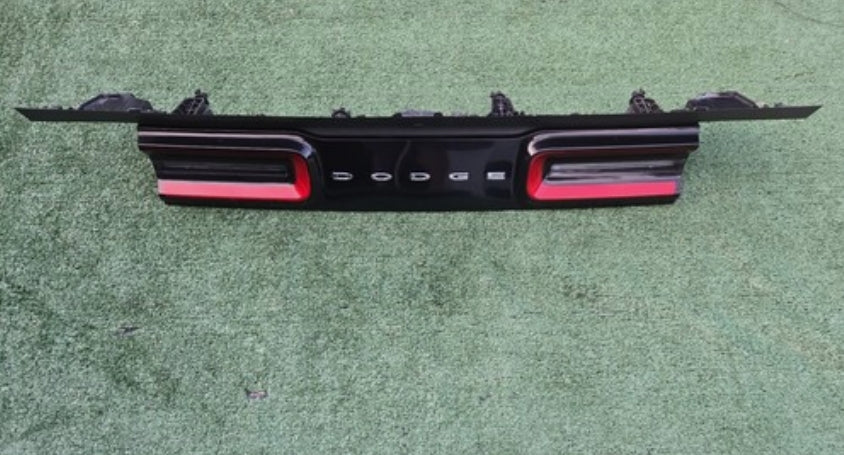 Used Dodge Challenger 2015-2023 Taillight –  ضوء خلفي مستعمل لدودج تشالنجر 2015–2023