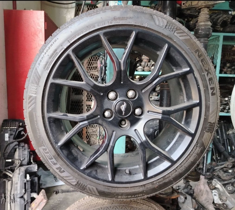 Used Ford Mustang 2016-2023 Tire 255/40R19 – 1 piece, إطار مستعمل لفورد موستانج 2016–2023 بمقاس 255/40R19 – قطعة واحدة
