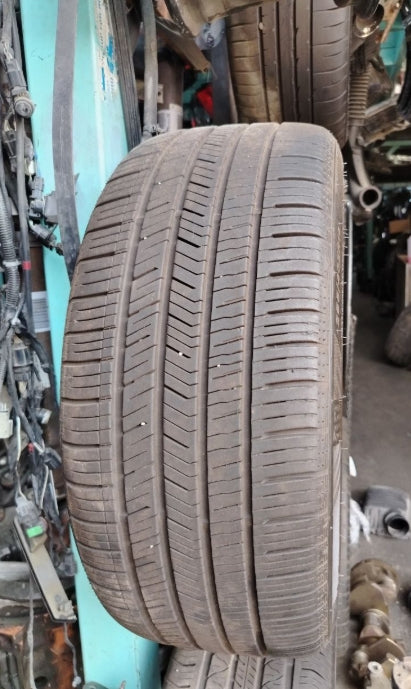 Used Ford Mustang 2016-2023 Tire 255/40R19 – 1 piece, إطار مستعمل لفورد موستانج 2016–2023 بمقاس 255/40R19 – قطعة واحدة