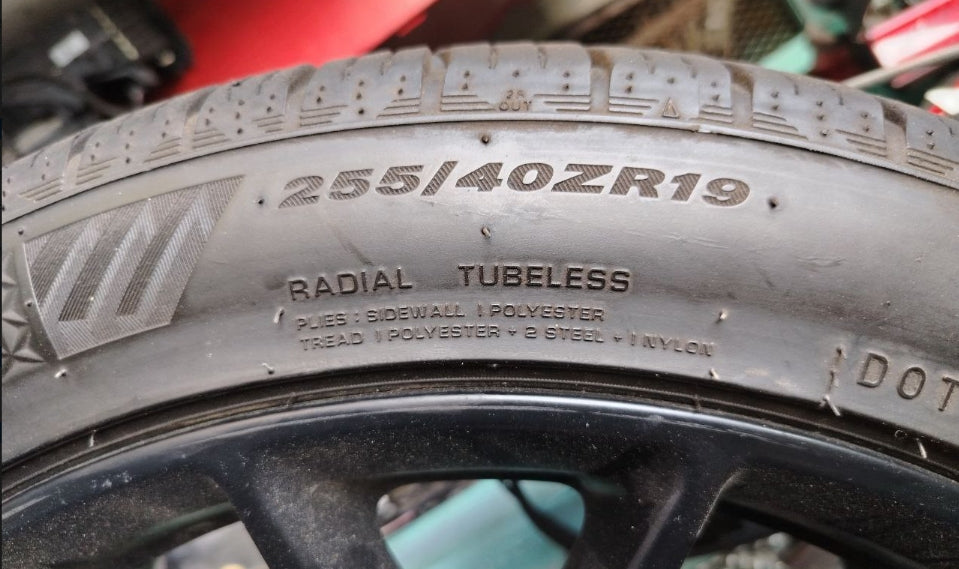 Used Ford Mustang 2016-2023 Tire 255/40R19 – 1 piece, إطار مستعمل لفورد موستانج 2016–2023 بمقاس 255/40R19 – قطعة واحدة