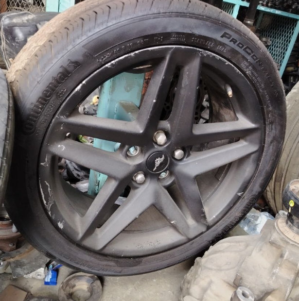 Used Ford Mustang 2024 Tire 255/40R19 – 1 Piece, إطار مستعمل لفورد موستانج 2024 بمقاس 255/40R19 – قطعة واحدة