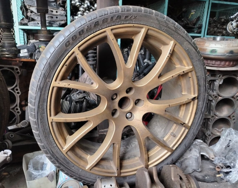 Used Dodge Charger 2016-2023 Tire 265/35R22 – 1 Piece, إطار مستعمل لدودج تشارجر 2016–2023 بمقاس 265/35R22 – قطعة واحدة