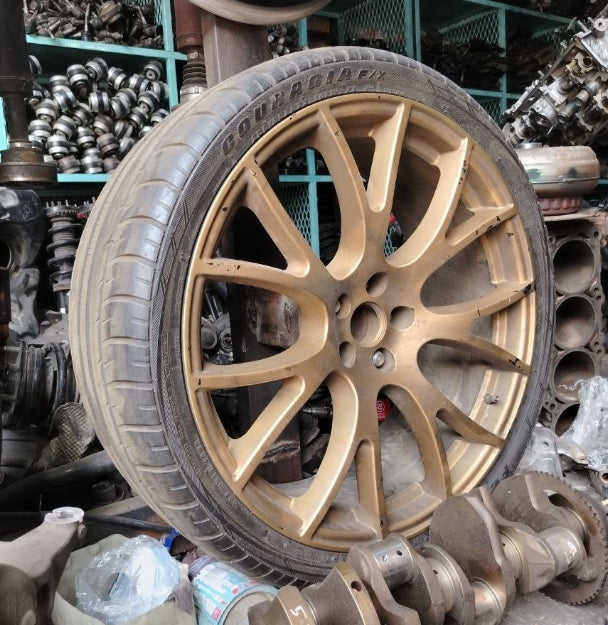 Used Dodge Charger 2016-2023 Tire 265/35R22 – 1 Piece, إطار مستعمل لدودج تشارجر 2016–2023 بمقاس 265/35R22 – قطعة واحدة