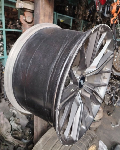 Used Chevrolet Camaro 2016-2023 Rim R20 – 1 Piece,  جنط مستعمل لشفروليه كمارو 2016–2023 مقاس R20 – قطعة واحدة