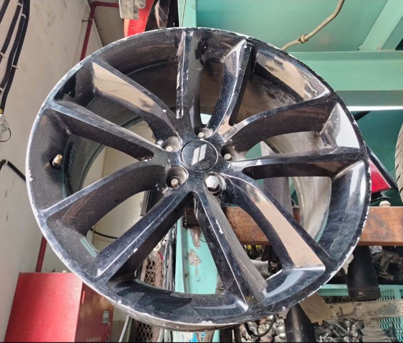 Used Dodge Charger 2016-2023 Tire Rim R20 – 1 Piece,  إطار وعجلة مستعملة لدودج تشارجر 2016–2023 مقاس R20 – قطعة واحدة