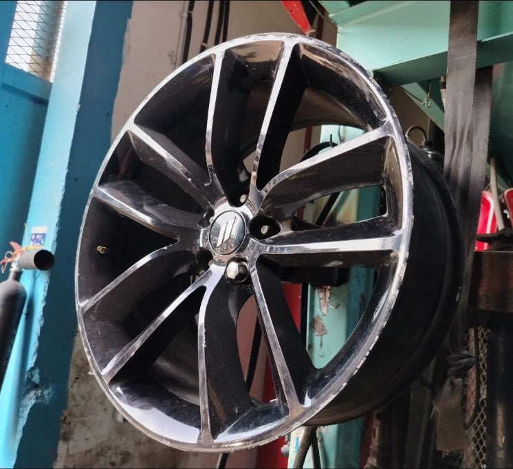 Used Dodge Charger 2016-2023 Tire Rim R20 – 1 Piece,  إطار وعجلة مستعملة لدودج تشارجر 2016–2023 مقاس R20 – قطعة واحدة