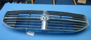 Used Chrysler / Dodge 2016-2019 Front Bumper Grille –  شبك صدام أمامي مستعمل لكرايسلر / دودج 2016–2019