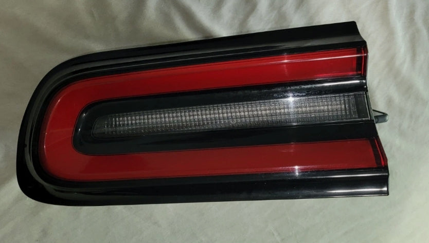 New Right & Left backlights for Dodge Challenger SRT 4th generation 2015-2023 1 piece
أنوار خلفية يمين ويسار جديدة دودج تشالنجر SRT الجيل الرابع (2015–2023)