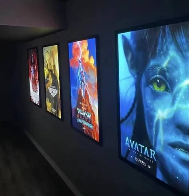 Alayjah, LIGHTPICS A3 LED Illuminated Art Frame – Backlit Aluminum Light Box with Tempered Glass إطار عرض مضيء LIGHTPICS A3 – صندوق إضاءة LED بإطار ألمنيوم وزجاج مقوى