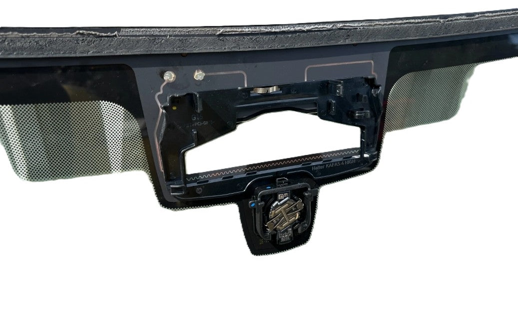 BMW M8 2021 Front Windshield Glass with 3 Camera Support | OEM Fit زجاج أمامي BMW M8 موديل 2021 يدعم 3 كاميرات