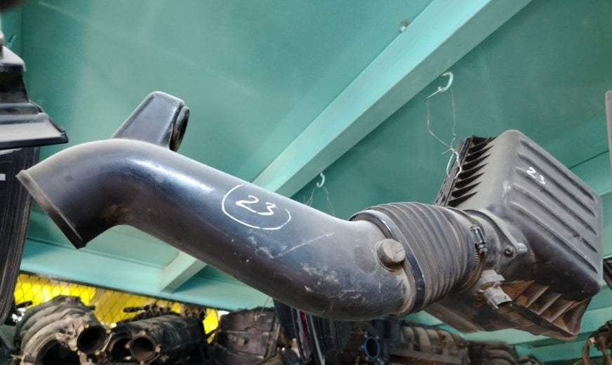 Used Chrysler Air Cleaner Filter Box Assembly 2013-2014 – علبة فلتر هواء المحرك مستعملة لكرايسلر 2013–2014