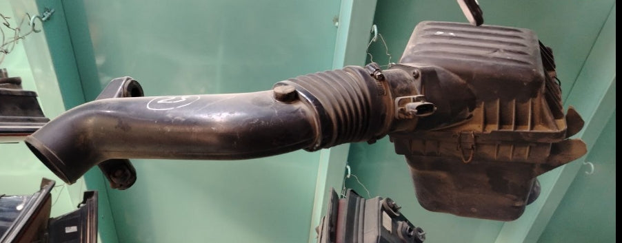 Used Chrysler Air Cleaner Filter Box Assembly 2013-2014 – علبة فلتر هواء المحرك مستعملة لكرايسلر 2013–2014