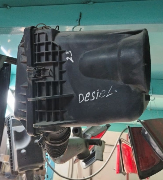 Used Chrysler Air Cleaner Filter Box Assembly 2013-2014 – علبة فلتر هواء المحرك مستعملة لكرايسلر 2013–2014