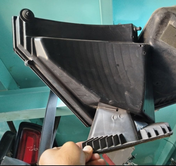 Used Chevrolet Camaro 6-Cylinder Air Filter Box Assembly 2016-2023 –  علبة فلتر هواء المحرك 6 سلندر مستعملة لشفروليه كمارو 2016–2023