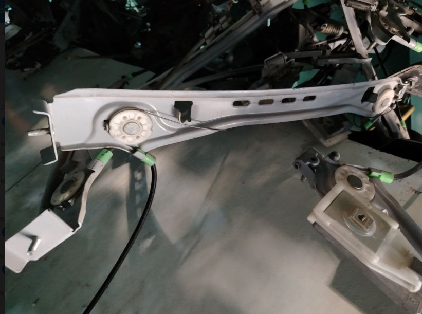 Used Chevrolet Camaro 2016-2023 Front & Rear Window Regulators – Driver & Passenger Side, منظمات زجاج أمامية وخلفية مستعملة لشفروليه كمارو 2016–2023 – جهة السائق والراكب