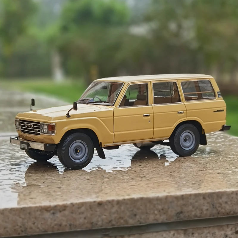 KYOSHO 1:18 Land Cruiser Toyota LC60 Model كيوشو 1:18 اند كروزر تويوتا LC60 موديل