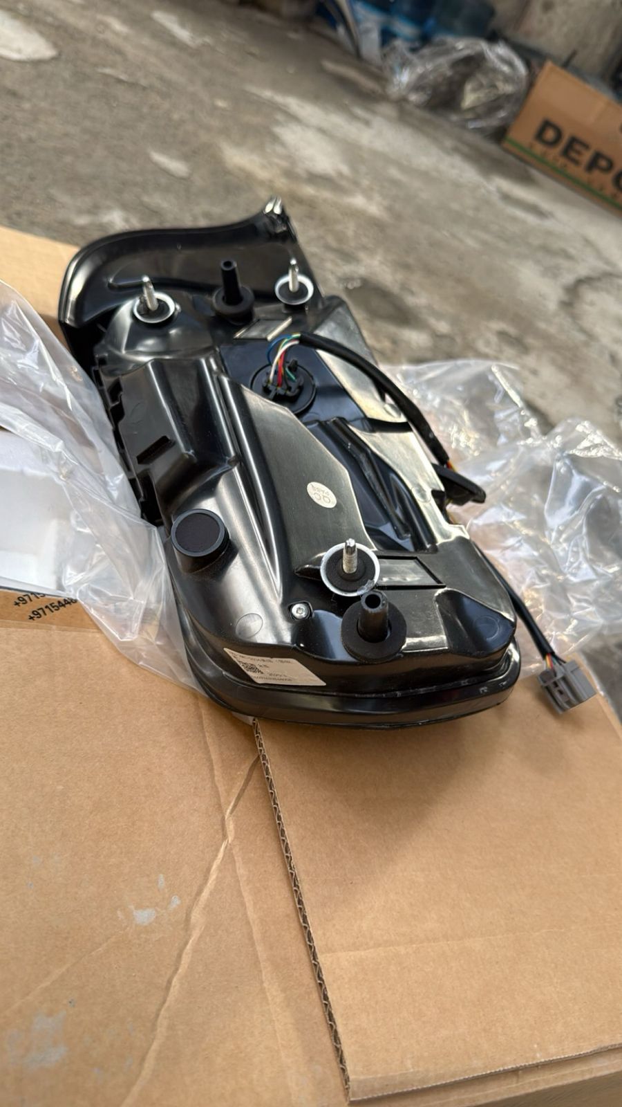 2018 Ford Mustang Smoked LED Tail Lights 2 piece – Sleek Black Backlight Upgrade مصابيح خلفية LED داكنة (سموك) لسيارة Ford Mustang موديل 2018 – ترقية أنيقة بإضاءة خلفية سوداء