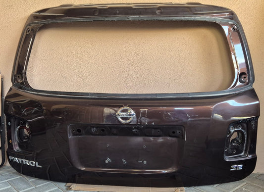 Genuine Nissan Patrol 2016 OEM Body Parts Package – Bonnet, Tailgate, Fenders & Rear Bumper طقم قطع هيكل وكالة نيسان باترول 2016 – نظيفة وخالية من الخدوش