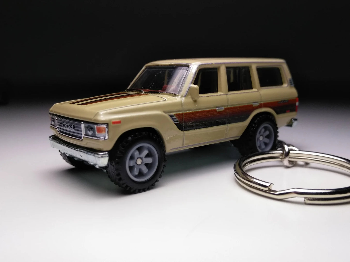 ميدالية لاندكروزر قديم  classic old land Cruise keychain Toyota accessories Land Cruiser accessories