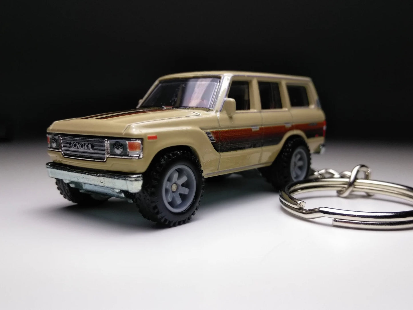 ميدالية لاندكروزر قديم  classic old land Cruise keychain Toyota accessories Land Cruiser accessories