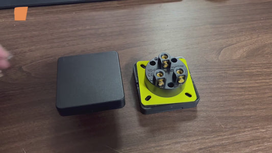 Global Waterproof Industrial Socket 250V 10/16A IP44 Power Connector with Protective Cover, EU/US/UK/AU مقبس صناعي مقاوم للماء 250 فولت 10/16 أمبير IP44 مع غطاء حماية ,متوافق مع معايير EU/US/UK/AU