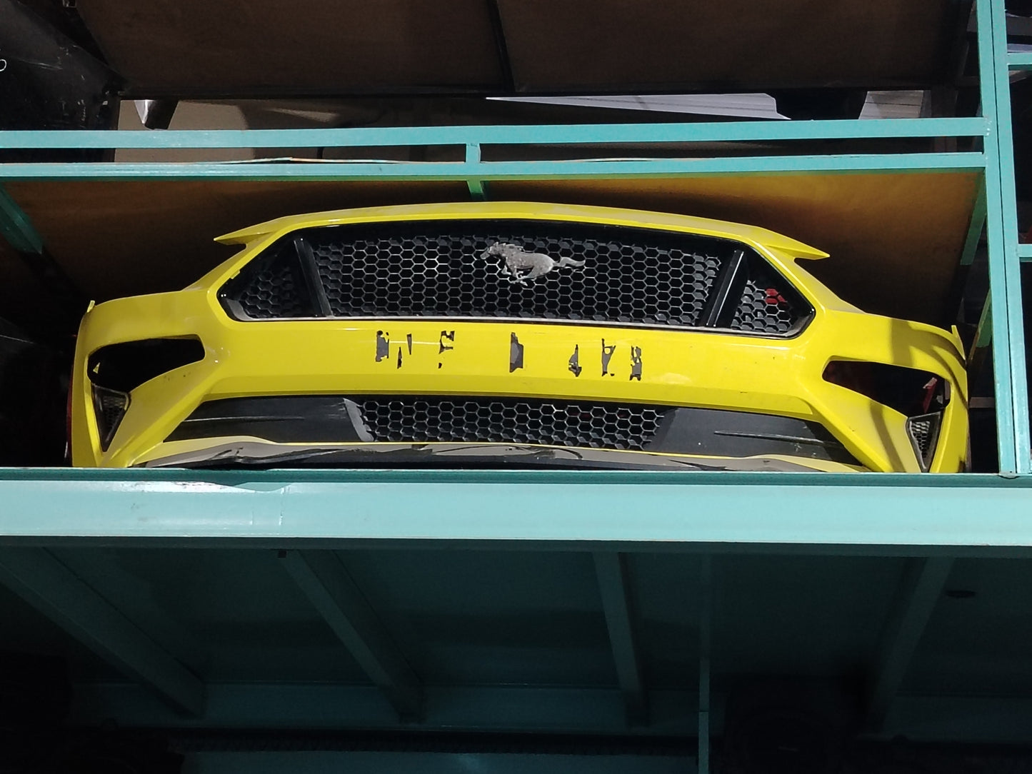 Used Ford Mustang 2018 to 2023 Front Bumper, 8 Cylinder صدام أمامي مستعمل لفورد موستانج 2018 إلى 2023 – 8 سلندر