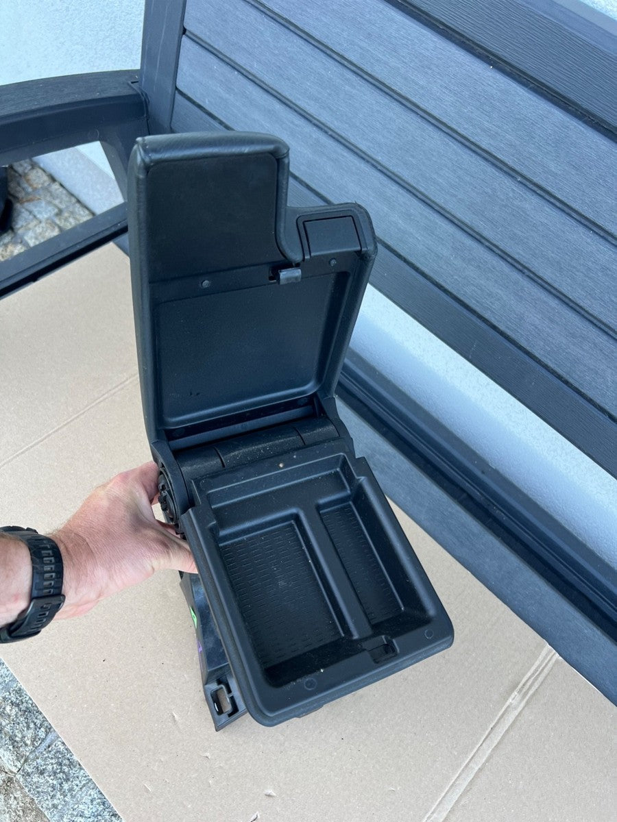 BMW E46 Coupe 1999-2005 Armrest with Storage  بي ام دبليو كوبيه تكاية يد مع صندوق تخزين